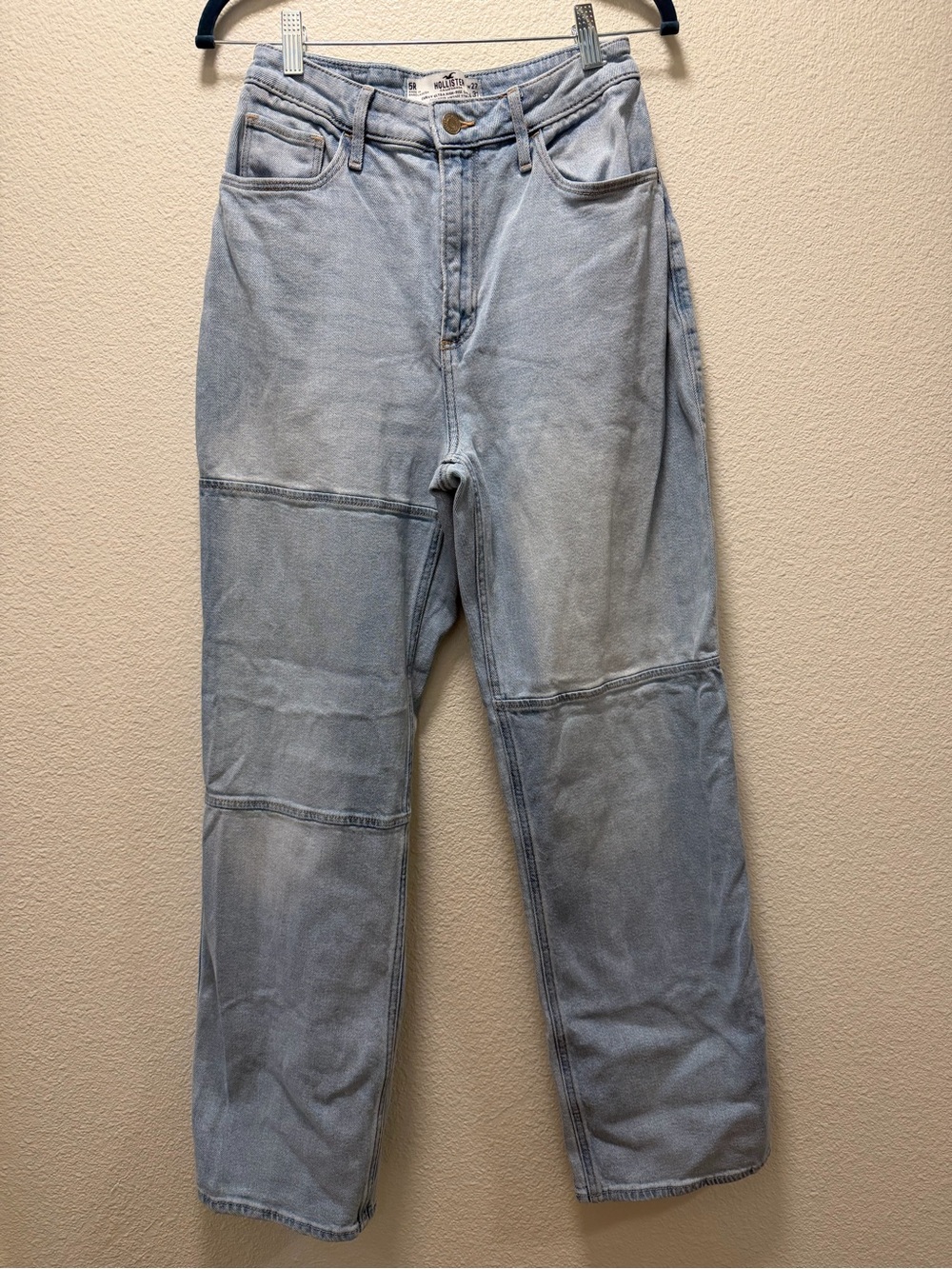Hollister Curvy Ultra High-Rise Dad Jean Vintage Stretch with Texturing Seams